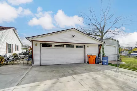 Exterior - 308 S William St, Springfield, OH 45506 photo 6 of 12