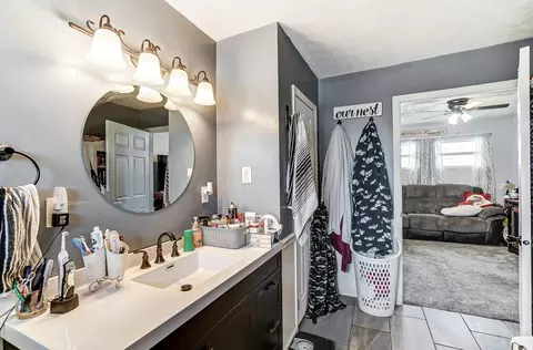 Bath - 308 S William St, Springfield, OH 45506 photo 2 of 3