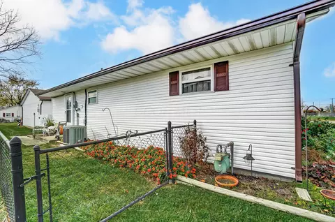 Exterior - 308 S William St, Springfield, OH 45506 photo 9 of 12