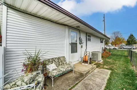 Exterior - 308 S William St, Springfield, OH 45506 photo 8 of 12