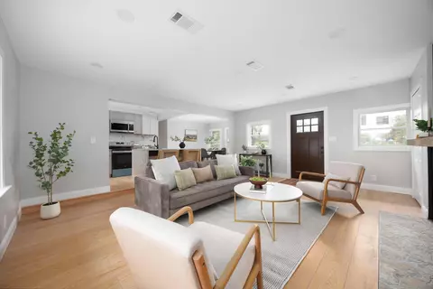 Living - 1301 Moler Rd, Columbus, OH 43207 photo 3 of 3