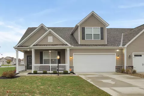 201 Woodland Sky Dr, Pataskala, OH 43062