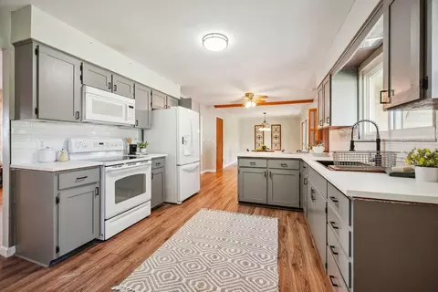 Kitchen - 2573 Ryan Rd, Heath, OH 43056 photo 3 of 6