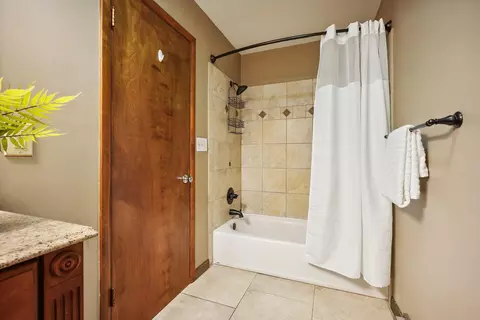 Bath - 2573 Ryan Rd, Heath, OH 43056 photo 3 of 3