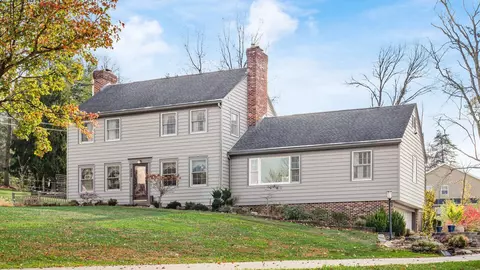 5200 Milford Dr, Zanesville, OH 43701
