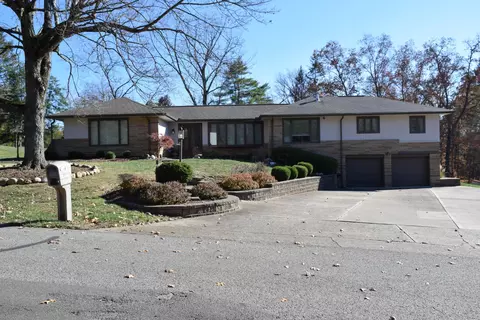 1280 East Dr, Zanesville, OH 43701