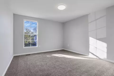 Bedroom - 686 S Everett Ave, Columbus, OH 43213 photo 5 of 10