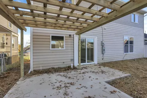 Exterior - 686 S Everett Ave, Columbus, OH 43213 photo 11 of 14