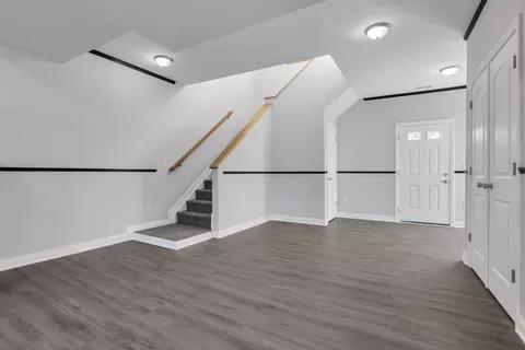 Entry Way - 686 S Everett Ave, Columbus, OH 43213 photo 2 of 8