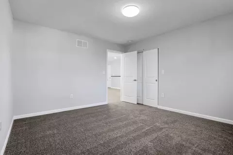 Bedroom - 686 S Everett Ave, Columbus, OH 43213 photo 2 of 10