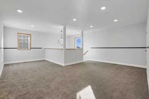 Living - 686 S Everett Ave, Columbus, OH 43213 photo 2 of 2