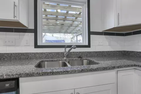 Kitchen - 686 S Everett Ave, Columbus, OH 43213 photo 3 of 3