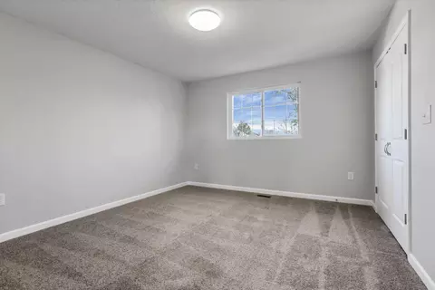 Bedroom - 686 S Everett Ave, Columbus, OH 43213 photo 3 of 10