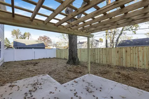 Exterior - 686 S Everett Ave, Columbus, OH 43213 photo 10 of 14