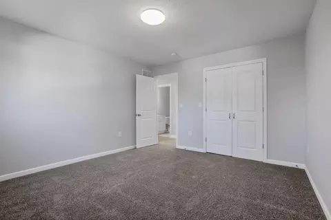 Bedroom - 686 S Everett Ave, Columbus, OH 43213 photo 8 of 10