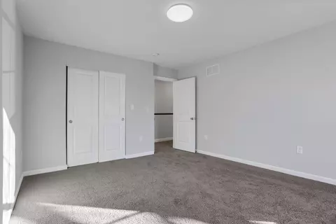 Bedroom - 686 S Everett Ave, Columbus, OH 43213 photo 6 of 10