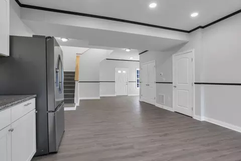 Entry Way - 686 S Everett Ave, Columbus, OH 43213 photo 6 of 8