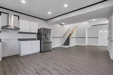 Entry Way - 686 S Everett Ave, Columbus, OH 43213 photo 5 of 8
