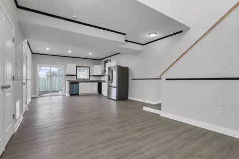 Living - 686 S Everett Ave, Columbus, OH 43213 photo 1 of 2