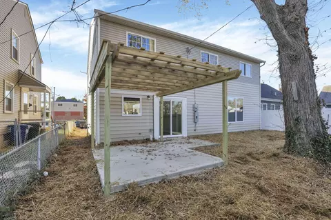 Exterior - 686 S Everett Ave, Columbus, OH 43213 photo 12 of 14