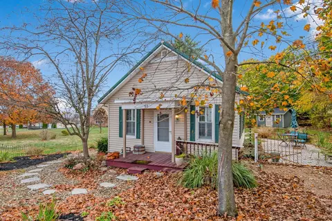 60 N Main St, Thornville, OH 43076