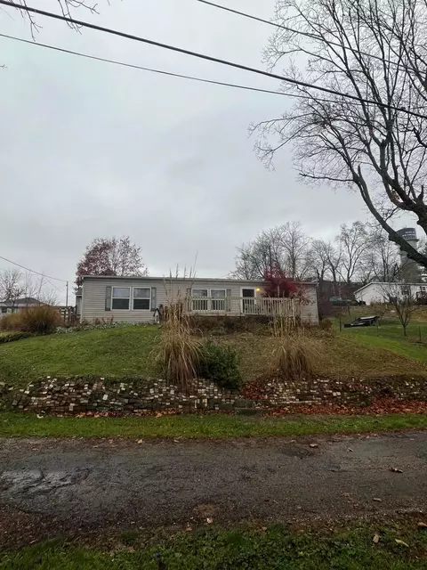 100 Ash Street St, New Straitsville, OH 43766
