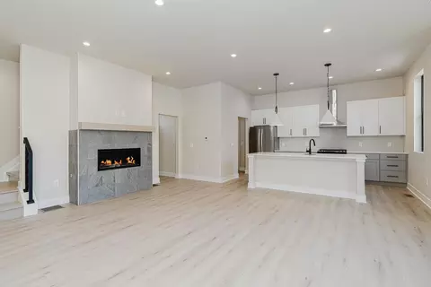 Living - 237 Redbud Aly, Columbus, OH 43206 photo 1 of 4