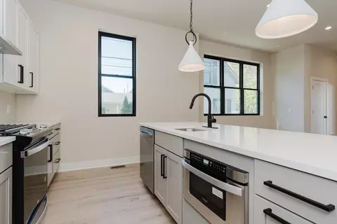 Kitchen - 237 Redbud Aly, Columbus, OH 43206 photo 4 of 4