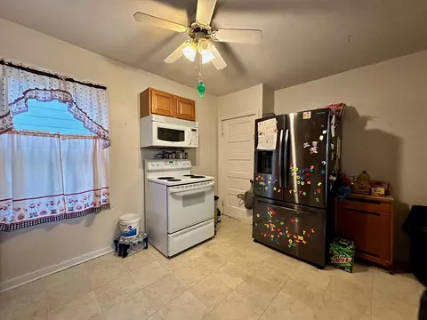 Kitchen - 286 Everett Ave, Newark, OH 43055 photo 3 of 3