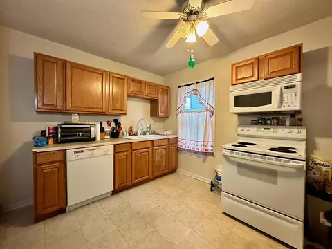 Kitchen - 286 Everett Ave, Newark, OH 43055 photo 1 of 3