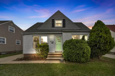 29018 Homewood Dr, Wickliffe, OH 44092