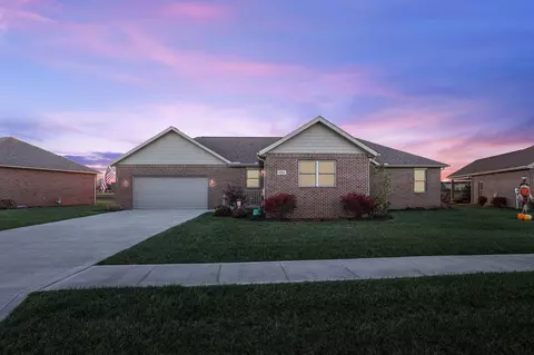 902 Mitchell Dr, London, OH 43140