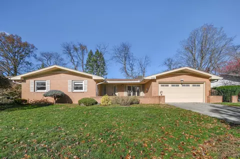 5574 Knollwood Dr, Columbus, OH 43232