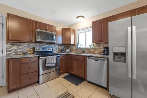 Kitchen - 1710 Boulder Ct, Powell, OH 43065 photo 4 of 4