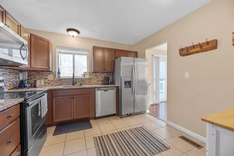 Kitchen - 1710 Boulder Ct, Powell, OH 43065 photo 2 of 4