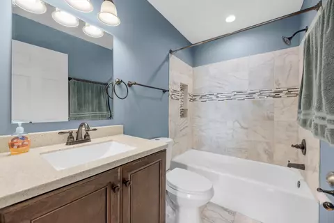 Bath - 1710 Boulder Ct, Powell, OH 43065 photo 3 of 3