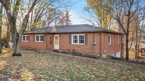 2468 Geneva Dr, Zanesville, OH 43701