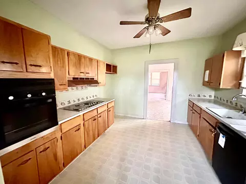 Kitchen - 1048 E 5th Ave, Lancaster, OH 43130 photo 2 of 2