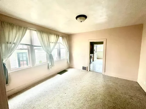Living - 1048 E 5th Ave, Lancaster, OH 43130 photo 2 of 4