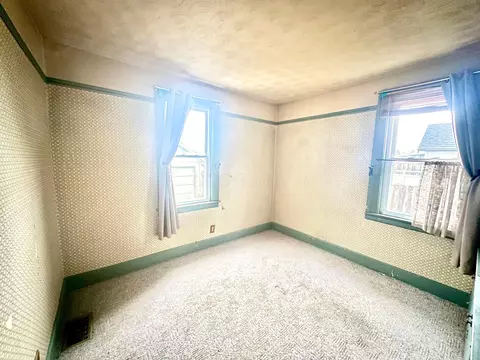 Bedroom - 1048 E 5th Ave, Lancaster, OH 43130 photo 1 of 10