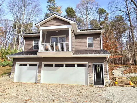 1078 Fox Ln, Hide A Way Hills, OH 43107