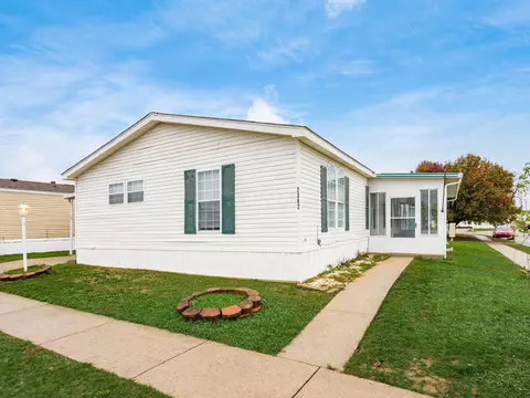 2362 Whispering Brook Ln, Grove City, OH 43123