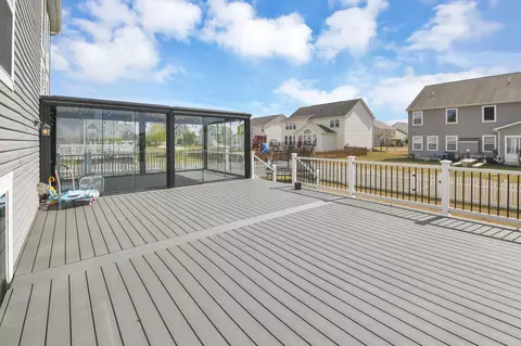 Exterior - 575 Willow Grove Dr, Delaware, OH 43015 photo 14 of 21