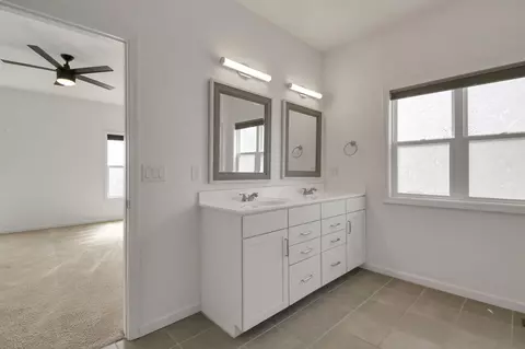 Bath - 575 Willow Grove Dr, Delaware, OH 43015 photo 4 of 10