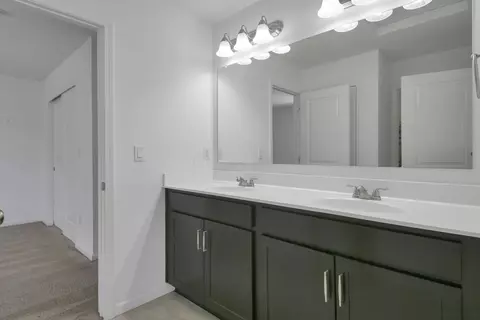Bath - 575 Willow Grove Dr, Delaware, OH 43015 photo 5 of 10