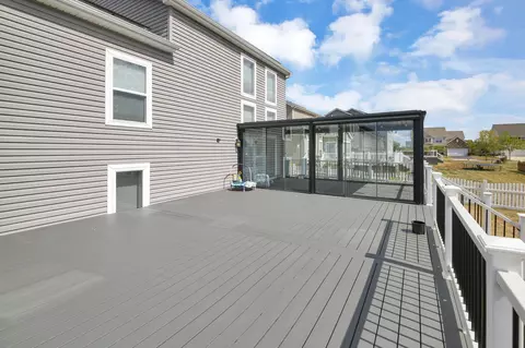 Exterior - 575 Willow Grove Dr, Delaware, OH 43015 photo 13 of 21