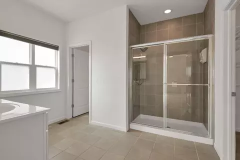 Bath - 575 Willow Grove Dr, Delaware, OH 43015 photo 3 of 10