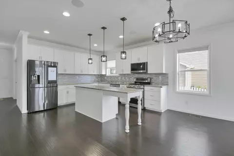 Kitchen - 575 Willow Grove Dr, Delaware, OH 43015 photo 2 of 5
