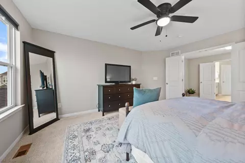 Bedroom - 357 W Wind Rd, Delaware, OH 43015 photo 2 of 7