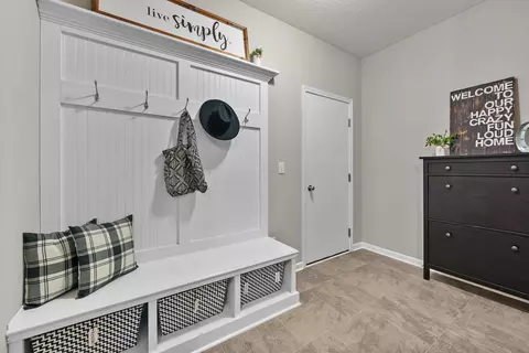 Entry Way - 357 W Wind Rd, Delaware, OH 43015 photo 6 of 14